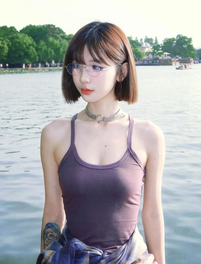 hình ảnh cô gái tóc ngắn xinh đẹp
