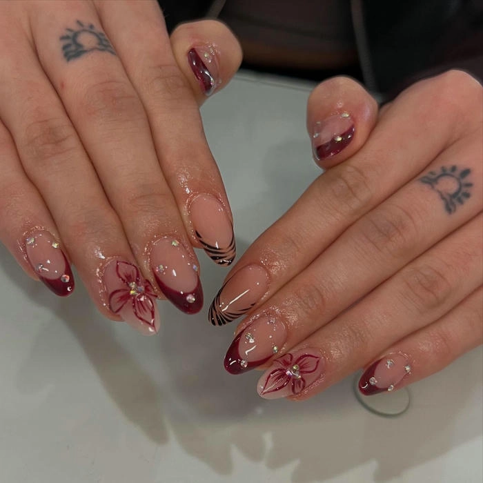 mẫu móng tay màu đỏ hoạ tiết đẹp
