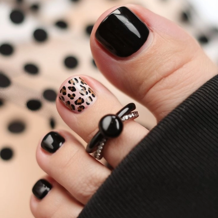 Mẫu nail chân cho da đen tone lạnh