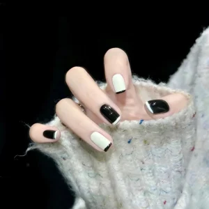 mẫu nail kẻ đen trắng