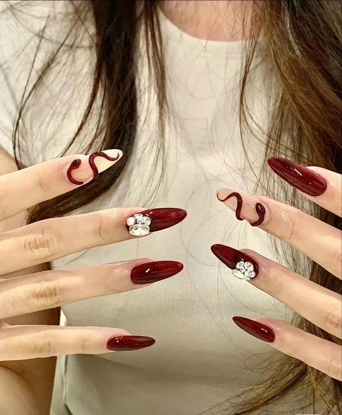 mẫu nail tay màu đỏ dài