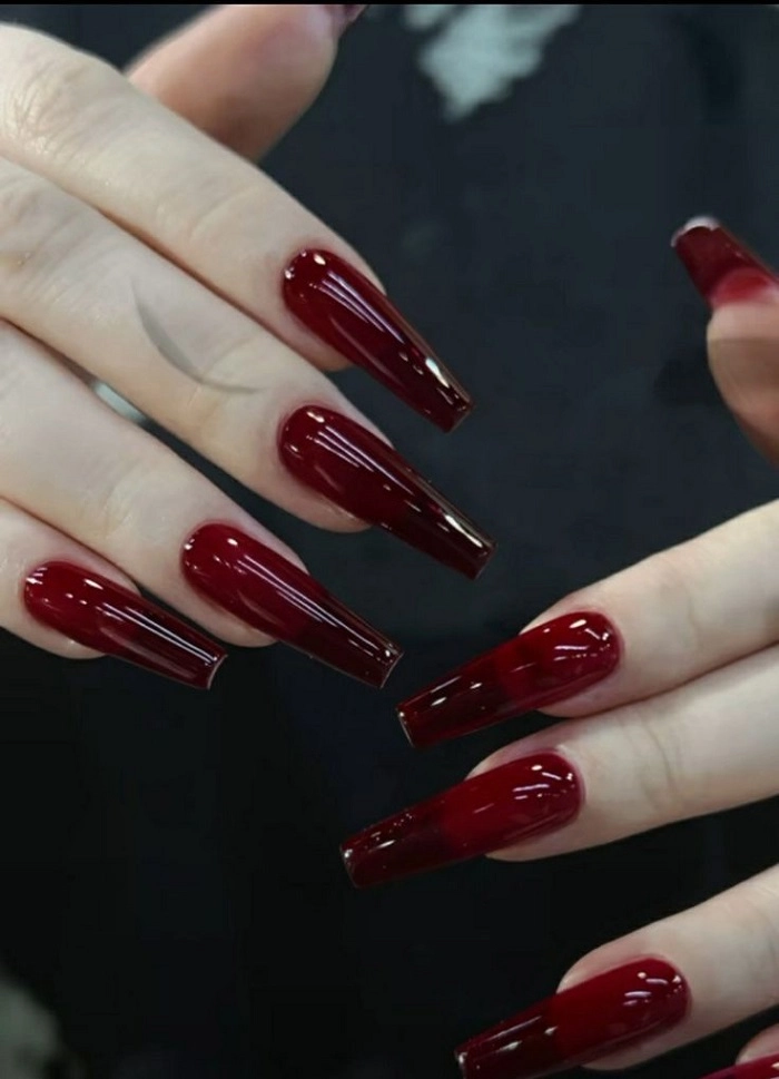 mẫu nail tay màu đỏ đơn giản