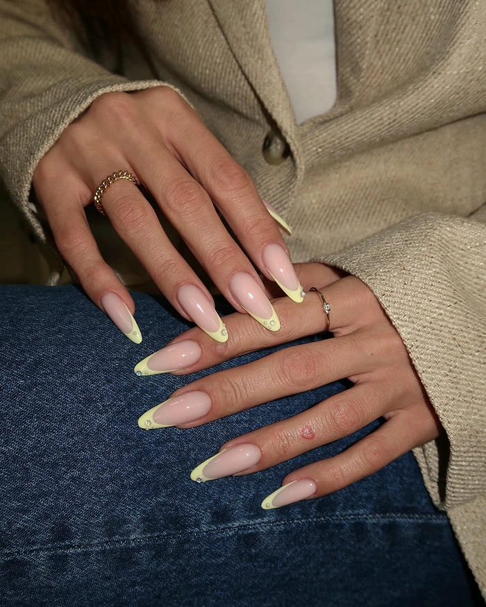mẫu nail tay vẽ đầu móng