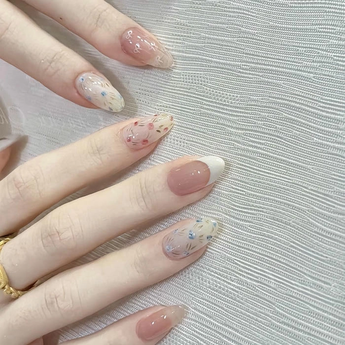 mẫu nail tay vẽ dịu dàng