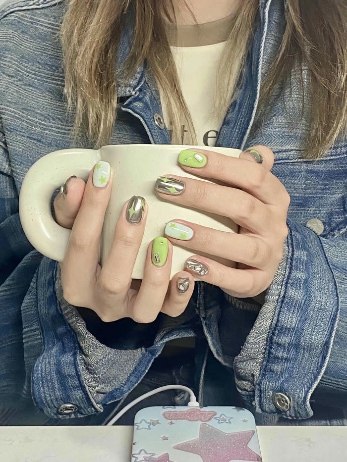 mẫu nail tay vẽ lạ đẹp