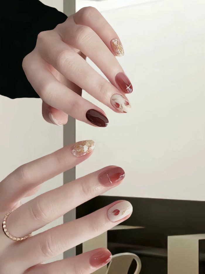 mẫu nail tay vẽ nhẹ nhàng