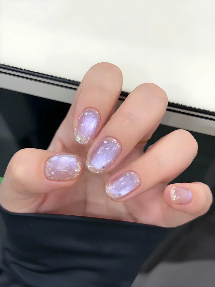 Kiểu nail màu tím pastel đơn giản