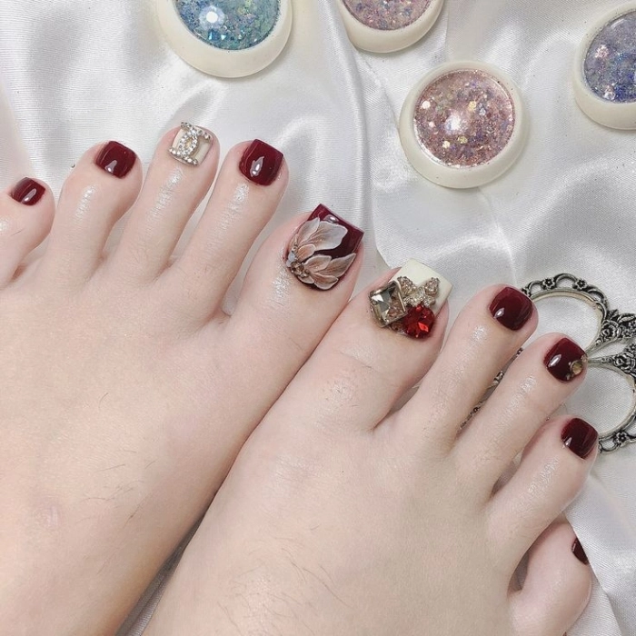 Mẫu nail chân Tết họa tiết hoa