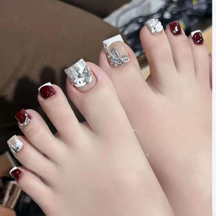 Mẫu nail chân Tết màu đỏ sang