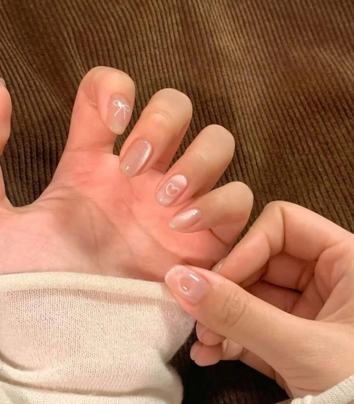 Mẫu nail cho học sinh THPT màu trong suốt