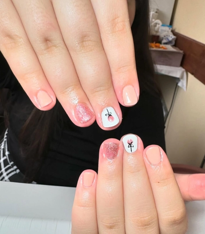 Mẫu nail cho học sinh cấp 1 có sticker