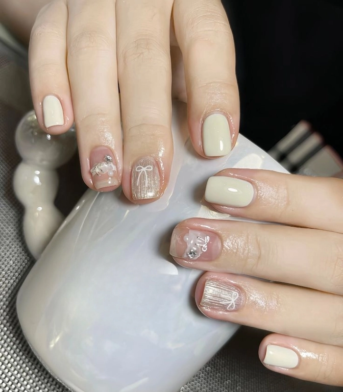 Mẫu nail cho học sinh cấp 3 tone sữa