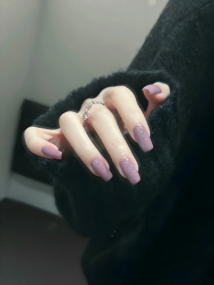 Mẫu nail màu tím cho tay xinh