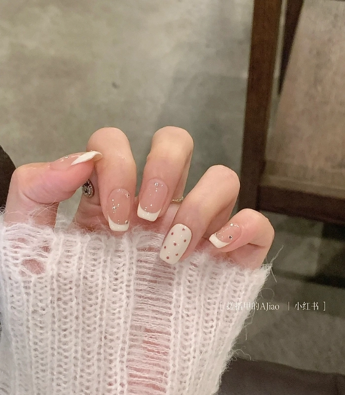 Mẫu nail trắng hồng học sinh cấp 2
