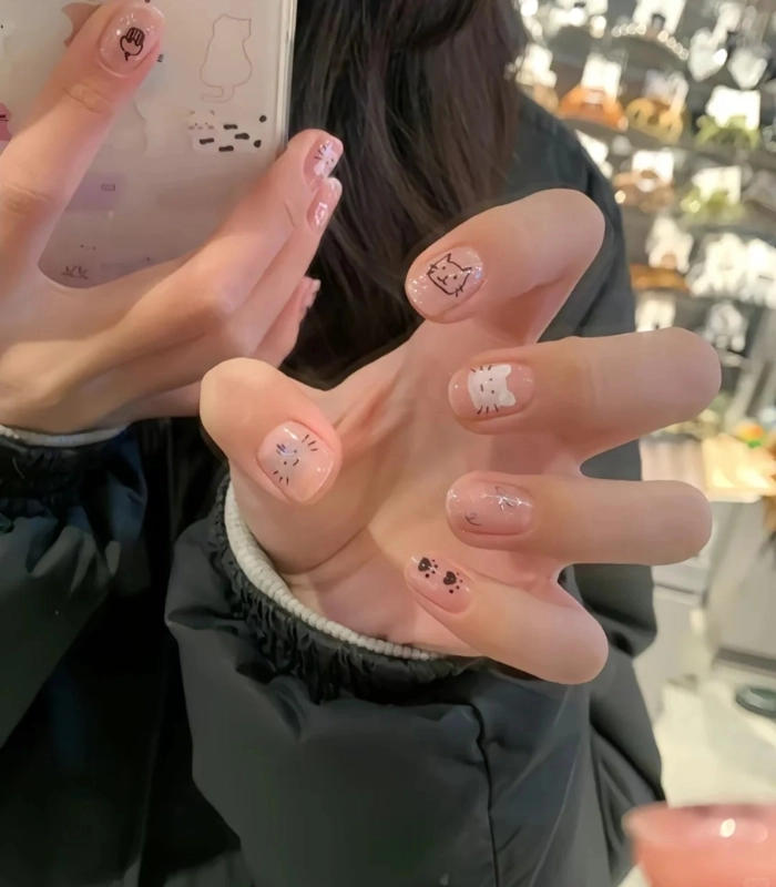 Mẫu nail trong suốt cho HS cấp 2