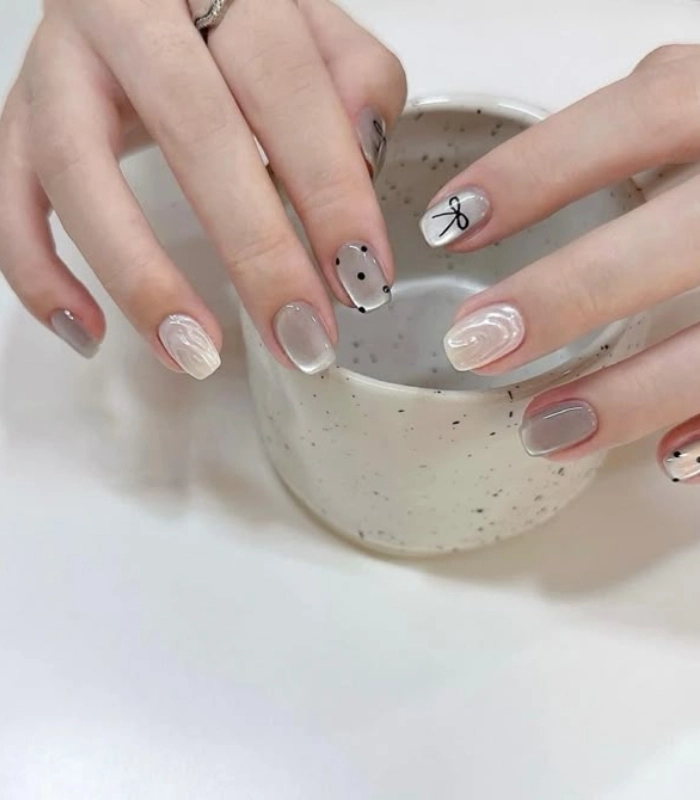 Mẫu nail trong veo cho HS cấp 2