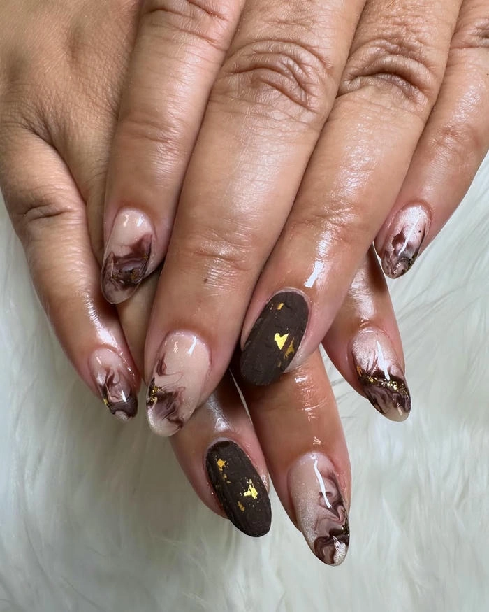 Mẫu nail vân đá cẩm thạch đen