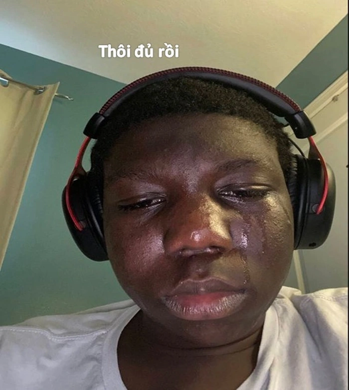 Meme bất lực thiếu ngủ nhân viên văn phòng nhìn tuyệt vọng
