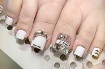 133+ mẫu nail chân Tết xinh hết nấc, lên chân là sáng bừng