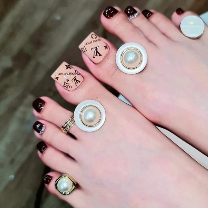 Nail chân Tết phong cách tối giản