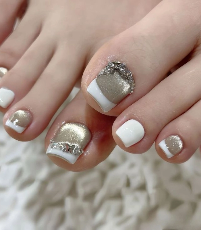 Nail chân cô dâu nhũ ánh kim