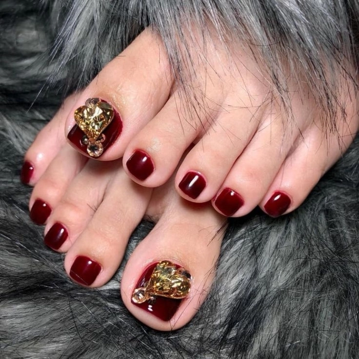Nail chân đỏ rực rỡ ngày Tết