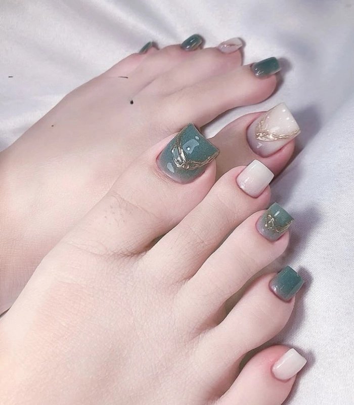 Nail chân trắng mix xanh sang chảnh cực xịn