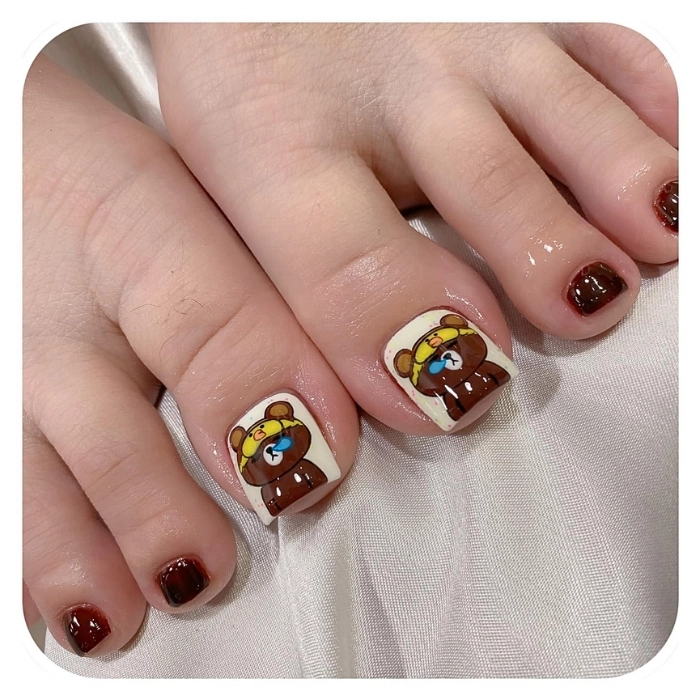 Nail chân vẽ hoạt hình Gấu Brown