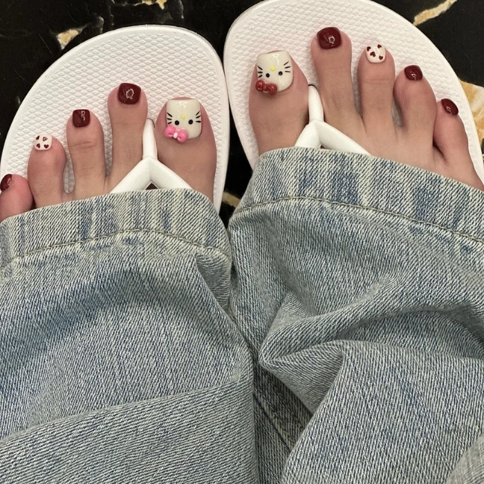 Nail chân vẽ hoạt hình mèo Hello Kitty