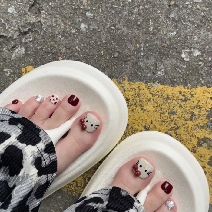 Nail chân vẽ hoạt hình mèo