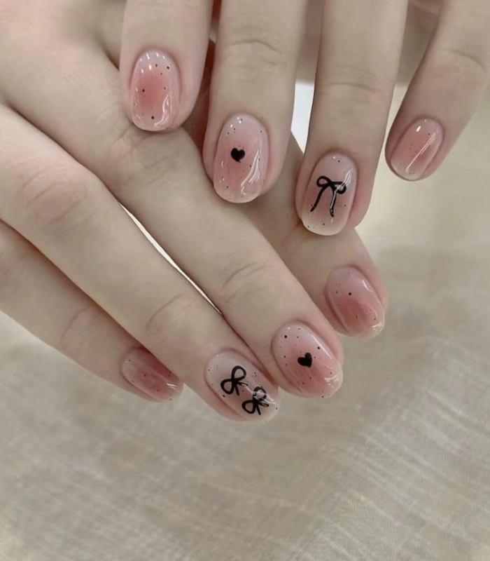 Nail đẹp cho HS phổ thông có sticker nhỏ