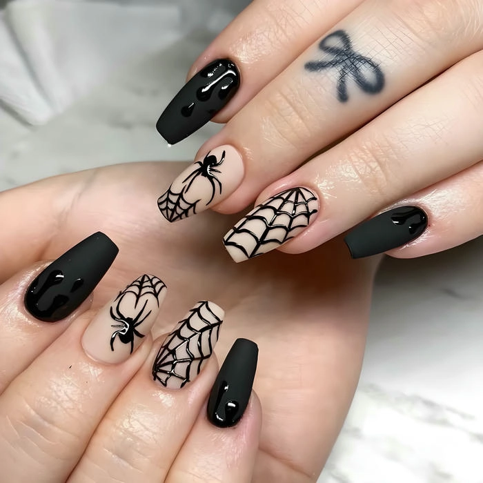 Nail halloween hình nhện đen