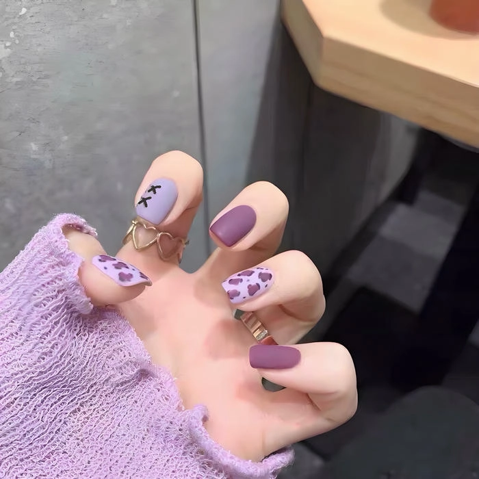 Nail màu hồng tím nhẹ nhàng