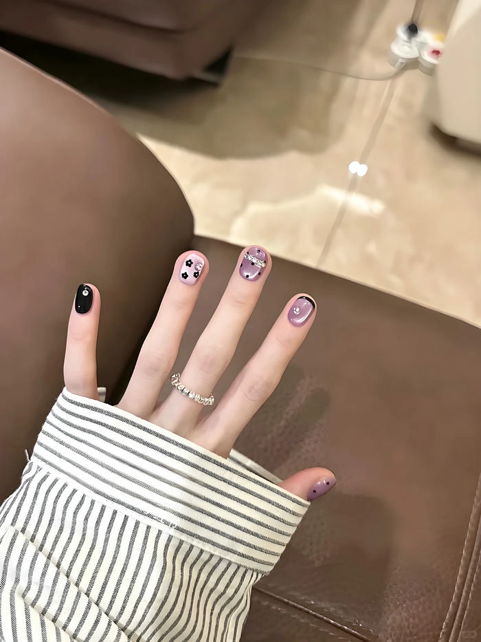 Nail màu tím nhạt nhẹ nhàng