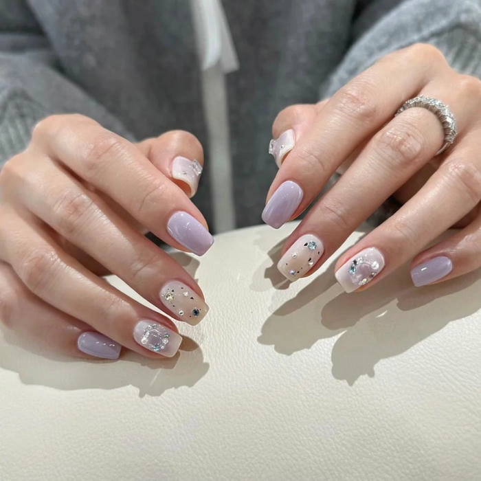 Nail màu tím pastel phối trắng