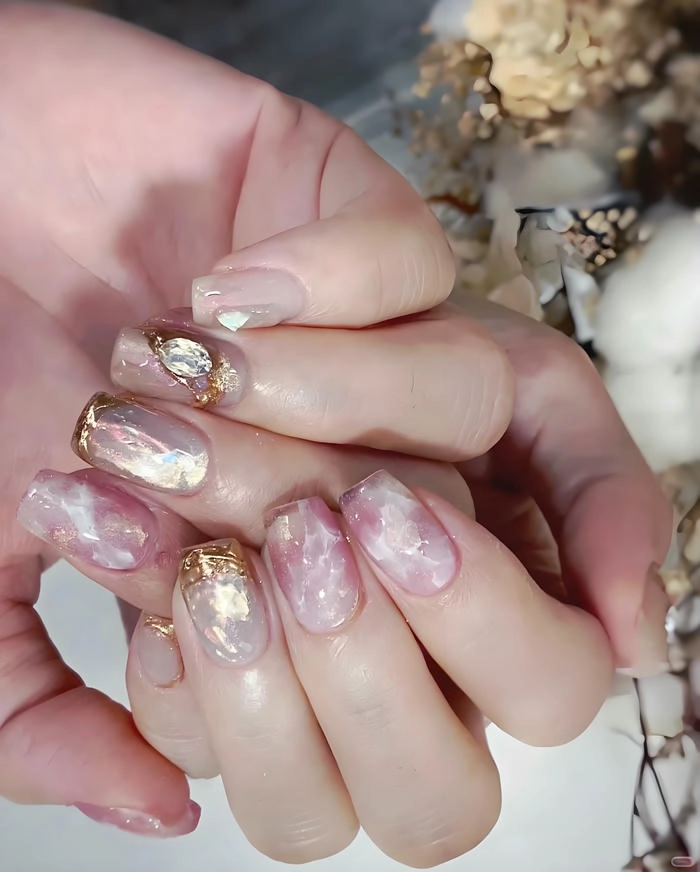 Nail vân đá cẩm thạch trắng hồng