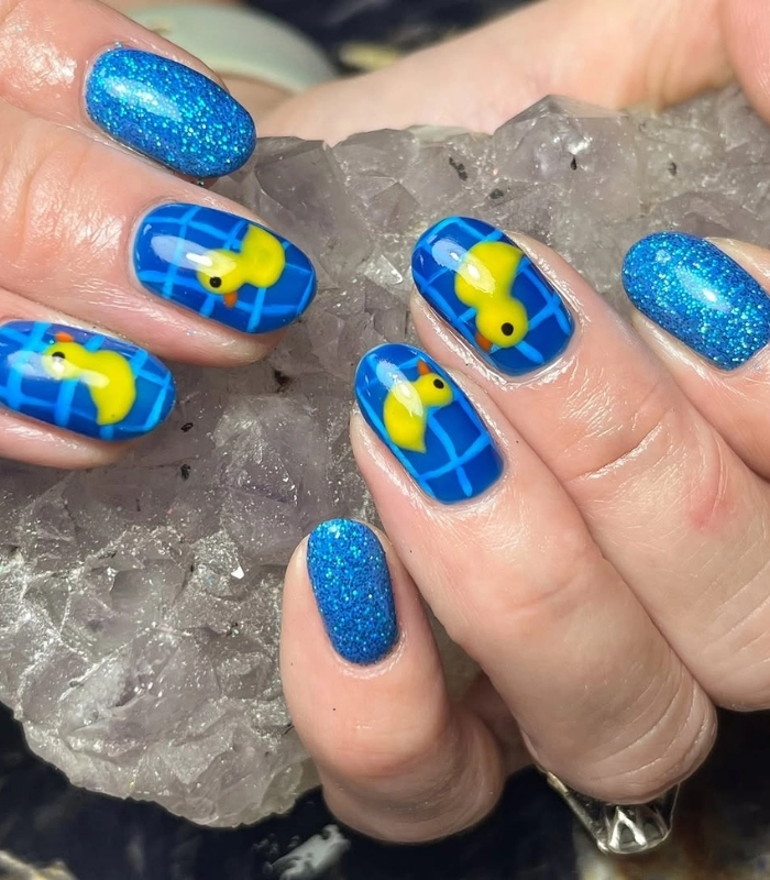 Nail vịt donald trên móng tay