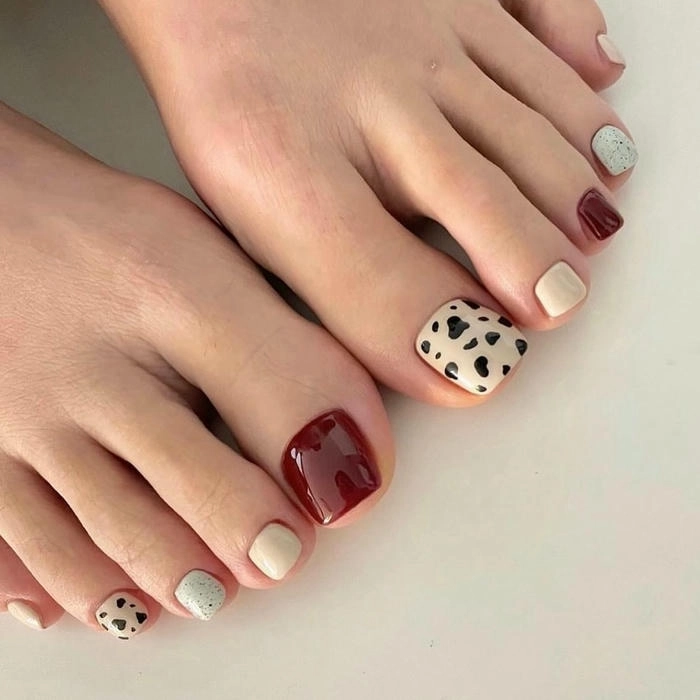 Những mẫu móng chân đơn giản mà cute