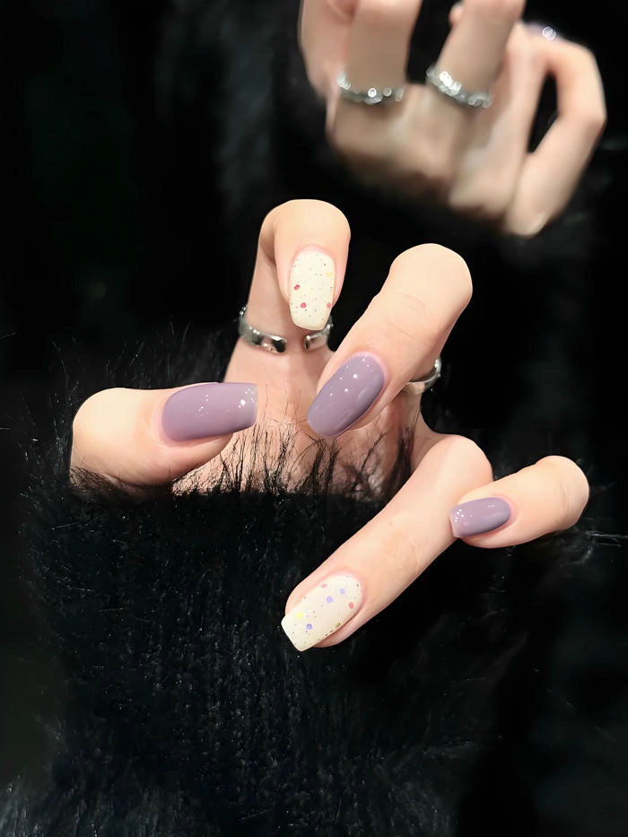 Thiết kế nail tím pastel hiện đại