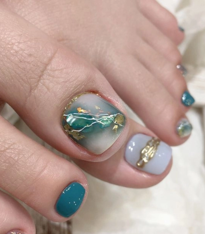 ảnh mẫu nail chân xà cừ họa tiết ấn tượng