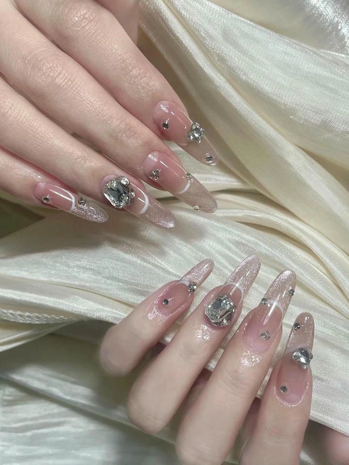 ảnh mẫu nail đính đá đẹp