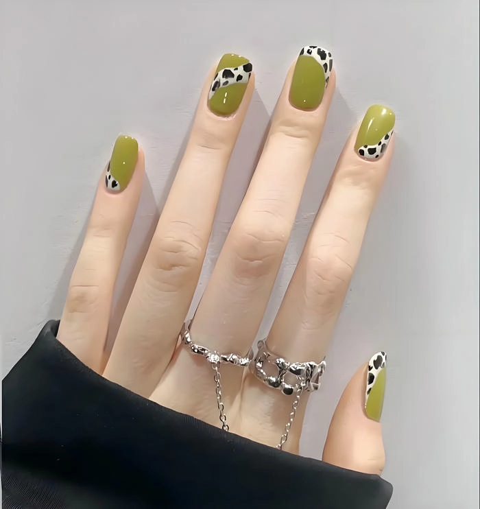 ảnh mẫu nail màu xanh lá đẹp