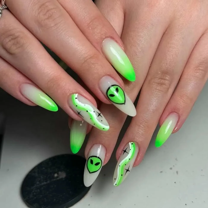 ảnh mẫu nail màu xanh lá sáng tạo