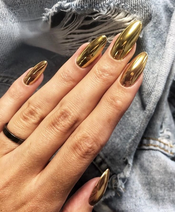 ảnh mẫu nail tráng gương vàng