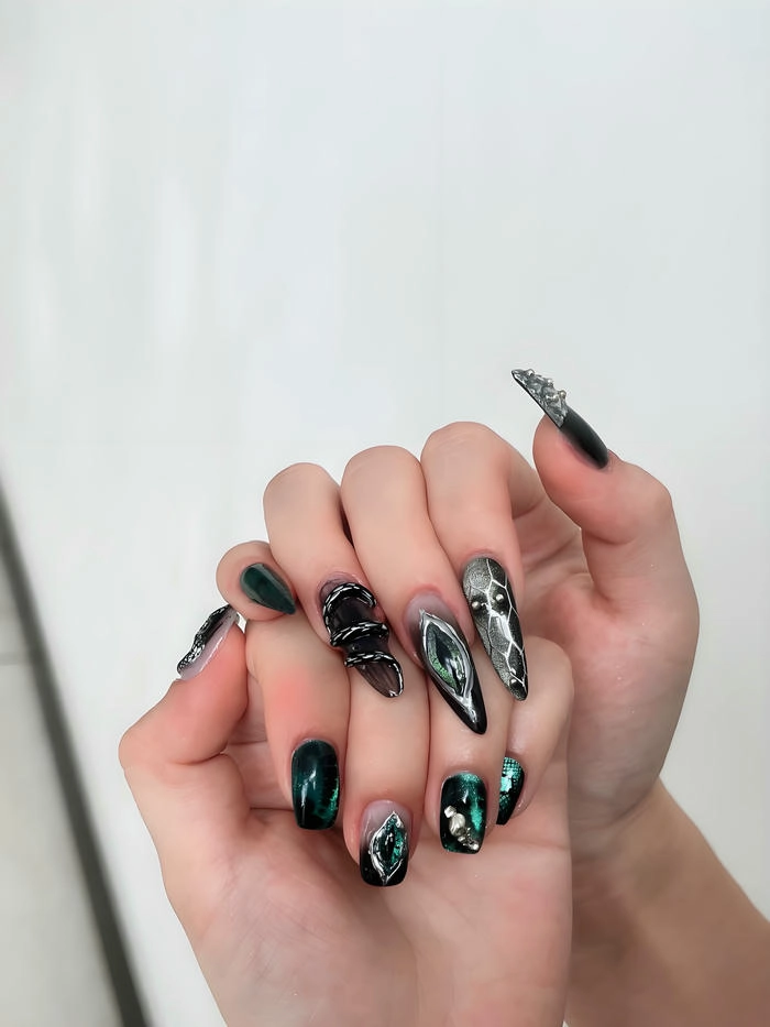 ảnh móng độc lạ cá tính
