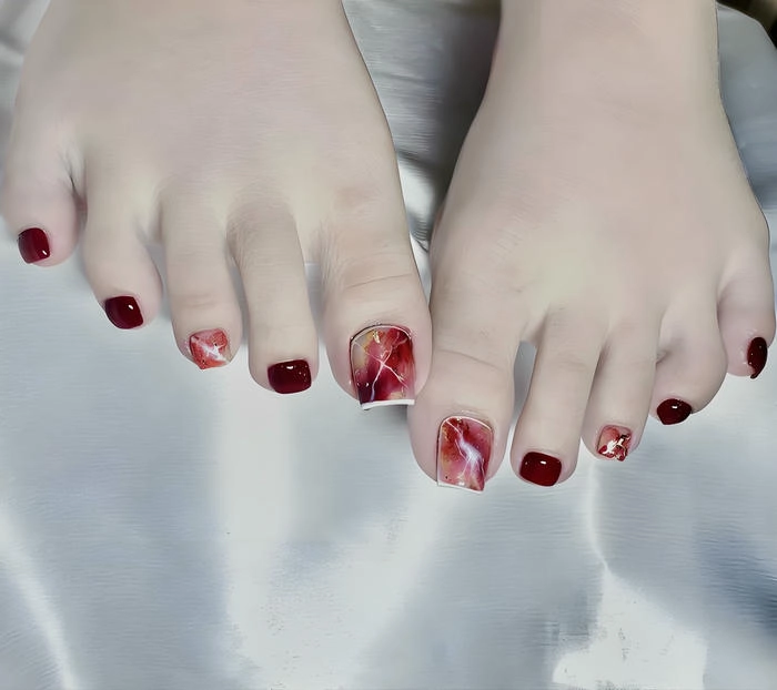 ảnh nail chân màu đỏ đô siêu đẹp
