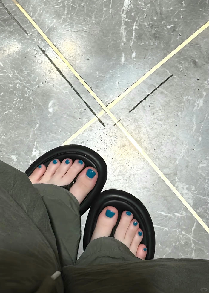 ảnh nail chân màu xanh trơn
