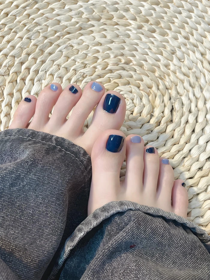 ảnh nail chân màu xanh