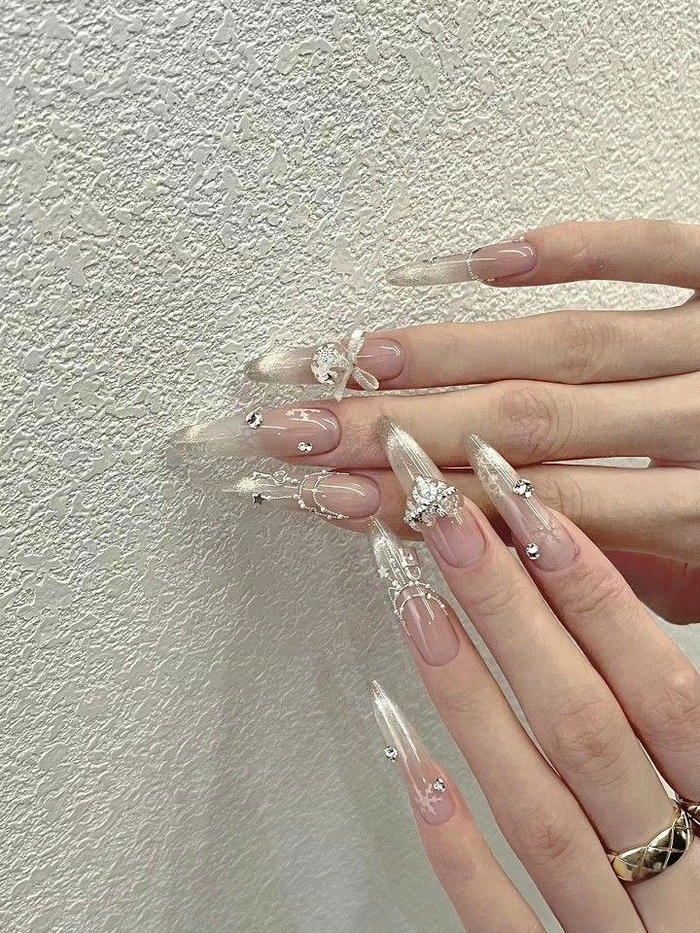 ảnh nail đính đá
