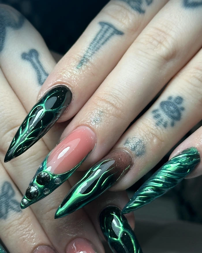 ảnh nail nhọn cá tính
